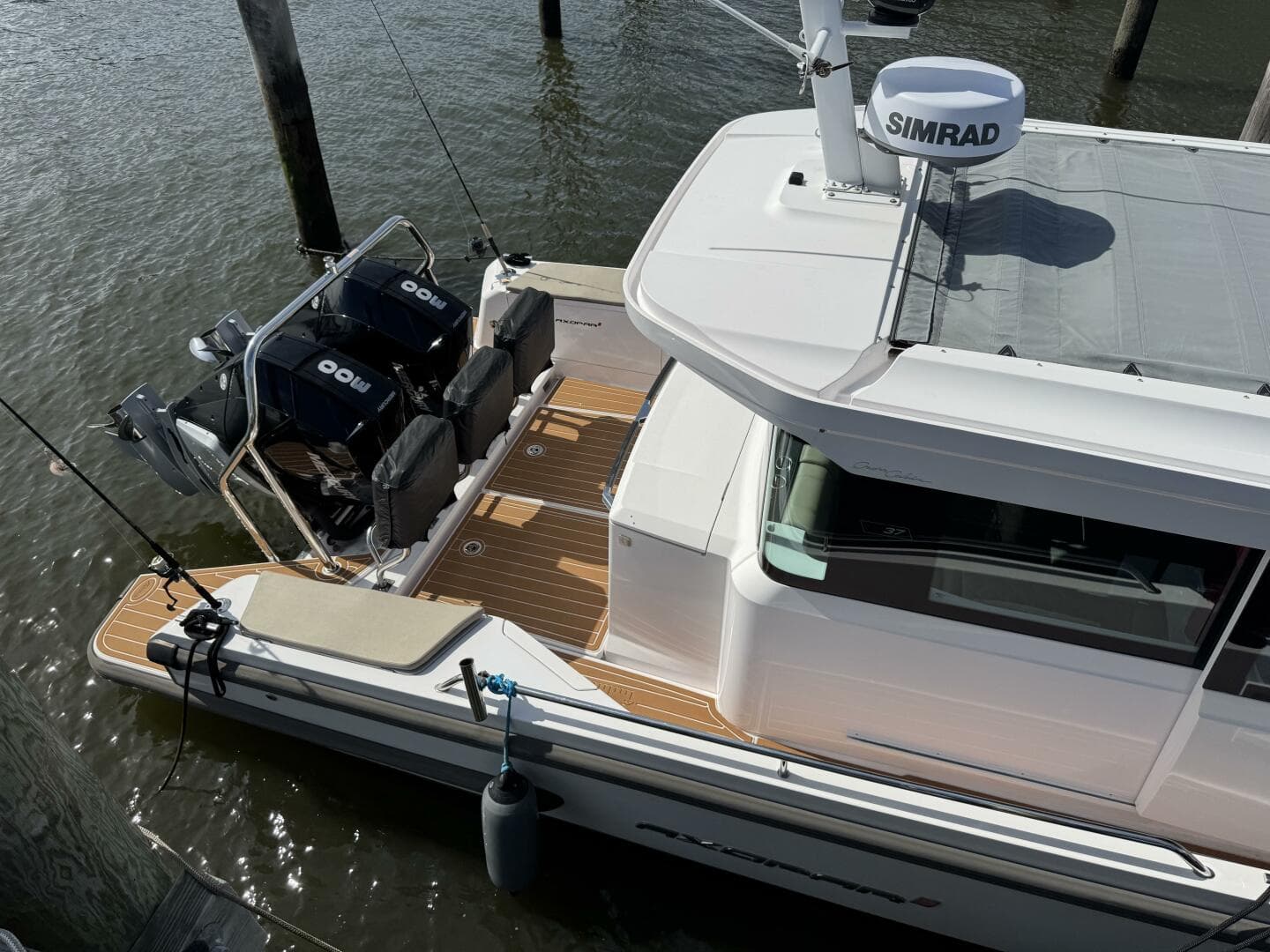 2022 Axopar 37 XC Cross Cabin — photo 9