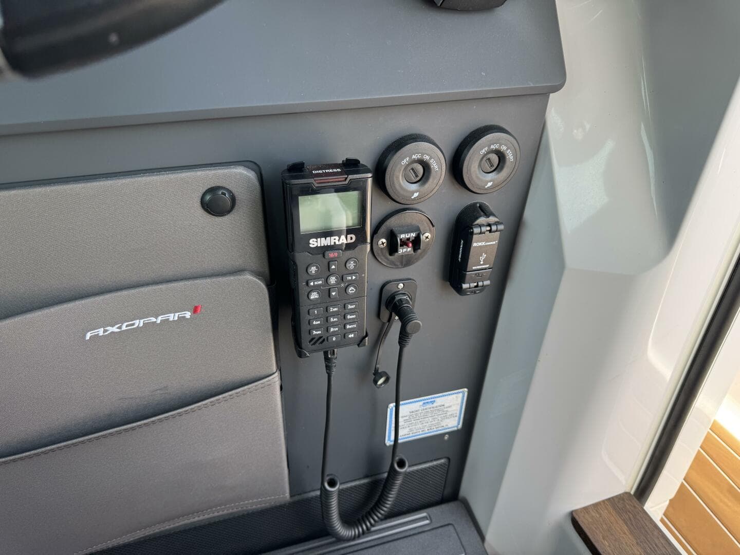 2022 Axopar 37 XC Cross Cabin — photo 33
