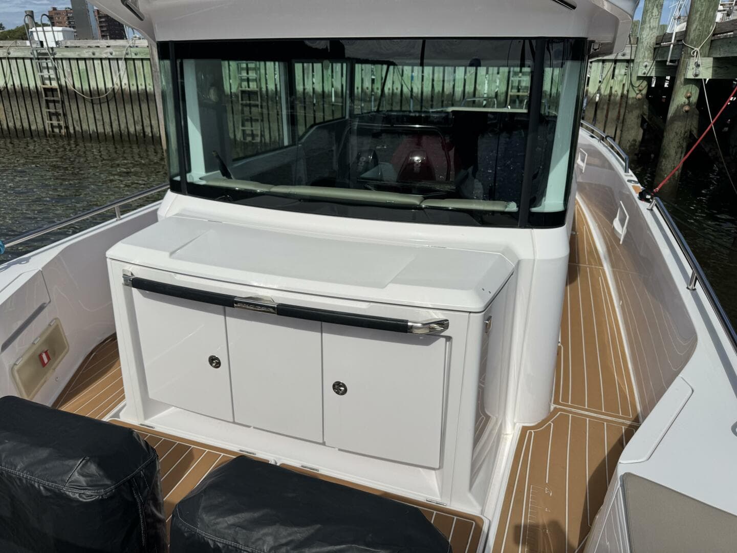 2022 Axopar 37 XC Cross Cabin — photo 14