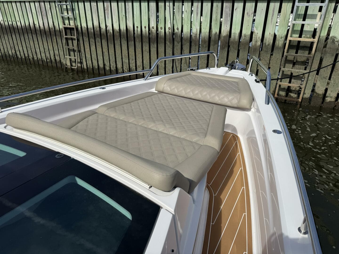 2022 Axopar 37 XC Cross Cabin — photo 37