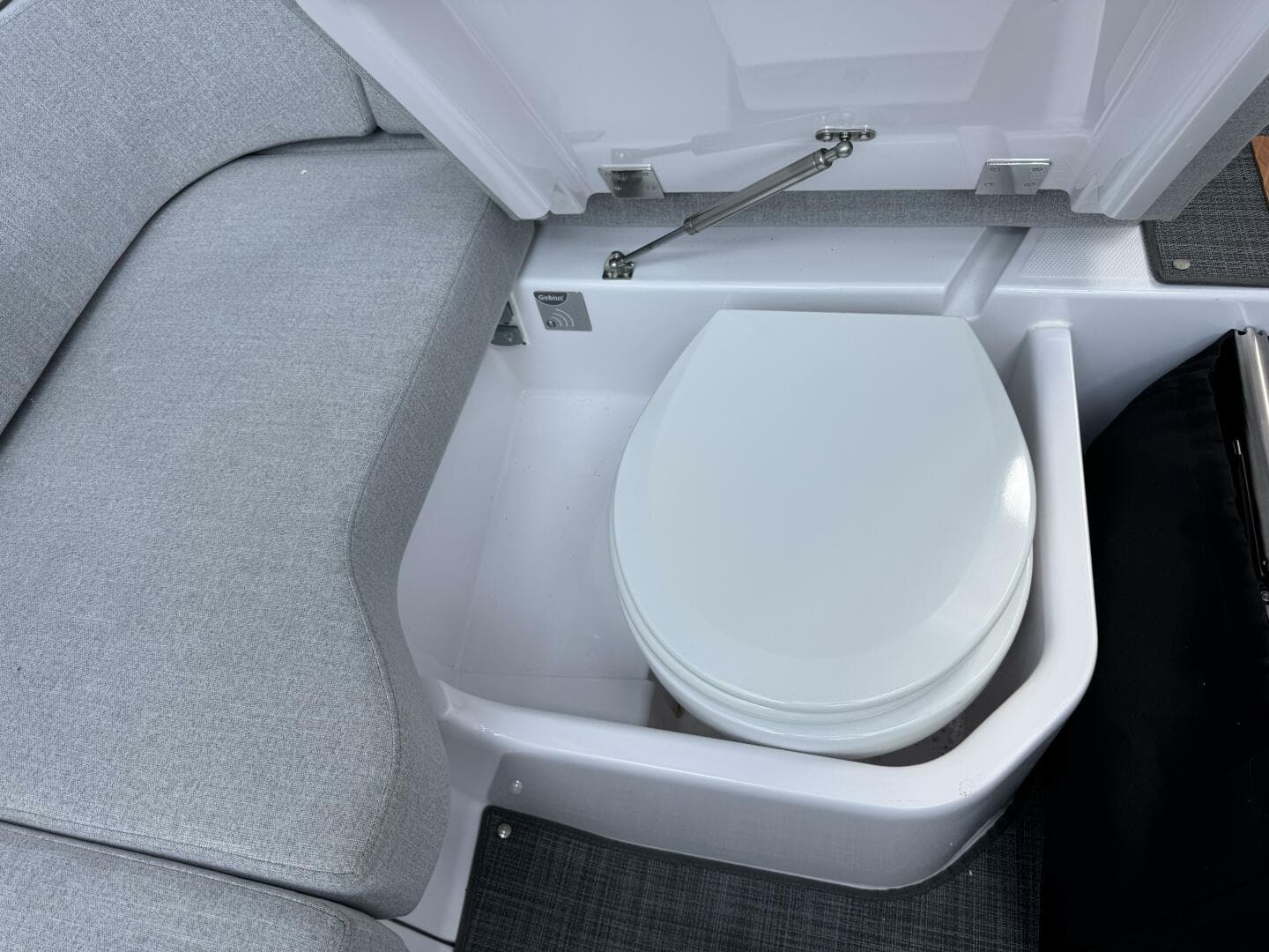 2022 Axopar 37 XC Cross Cabin — photo 51