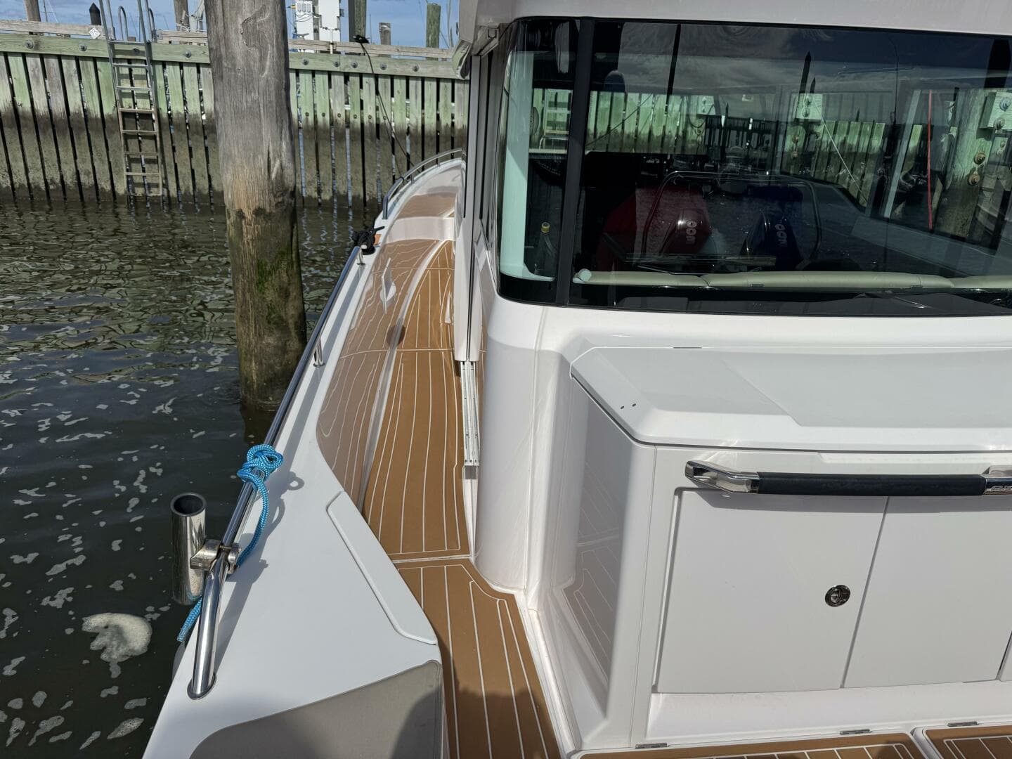 2022 Axopar 37 XC Cross Cabin — photo 15