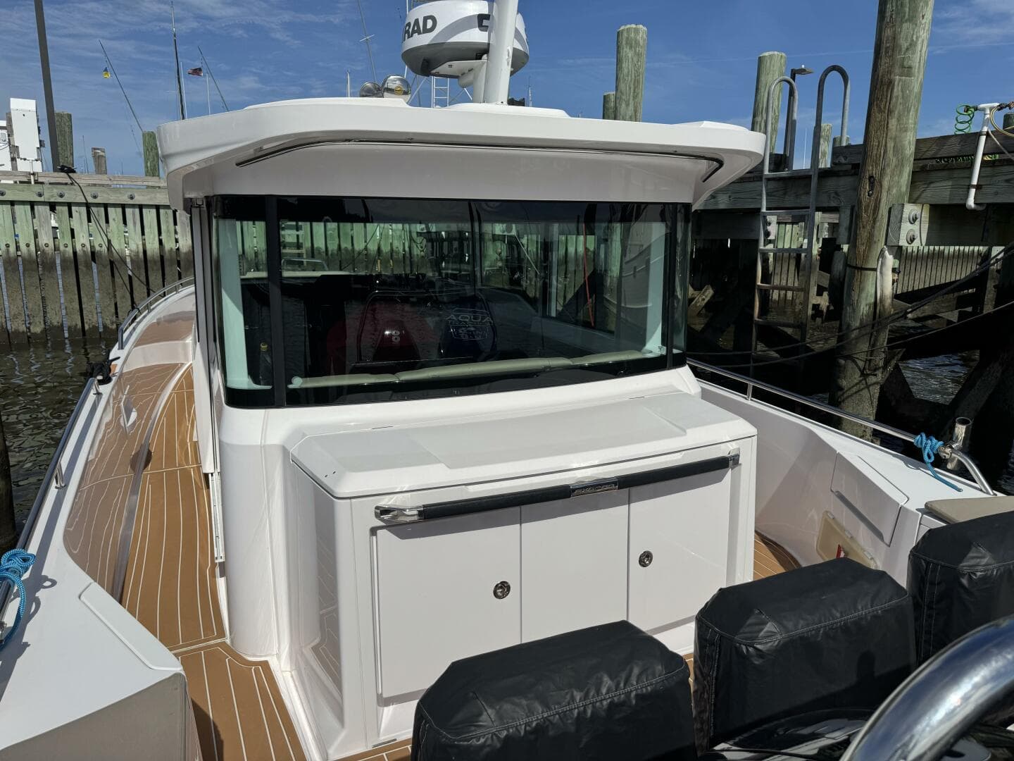 2022 Axopar 37 XC Cross Cabin — photo 12