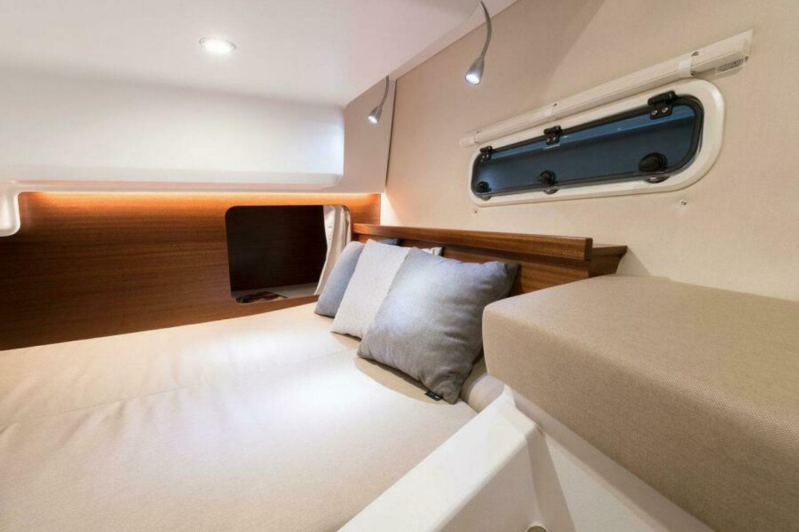 2025 Nimbus 305 Drophead — photo 10