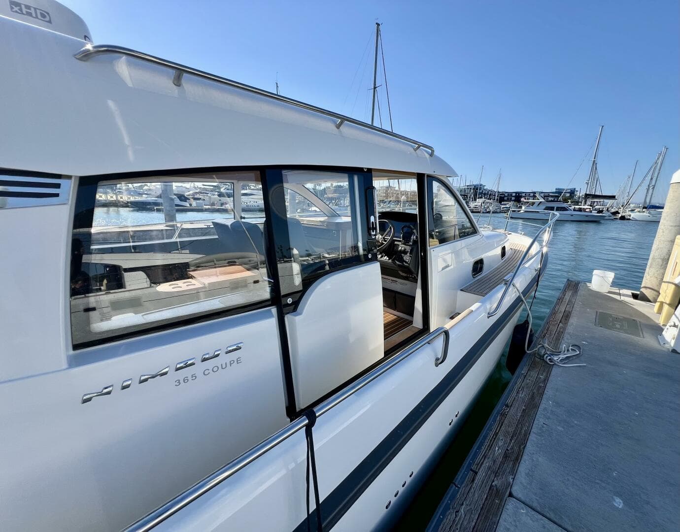 2018 Nimbus 365 Coupe — photo 9