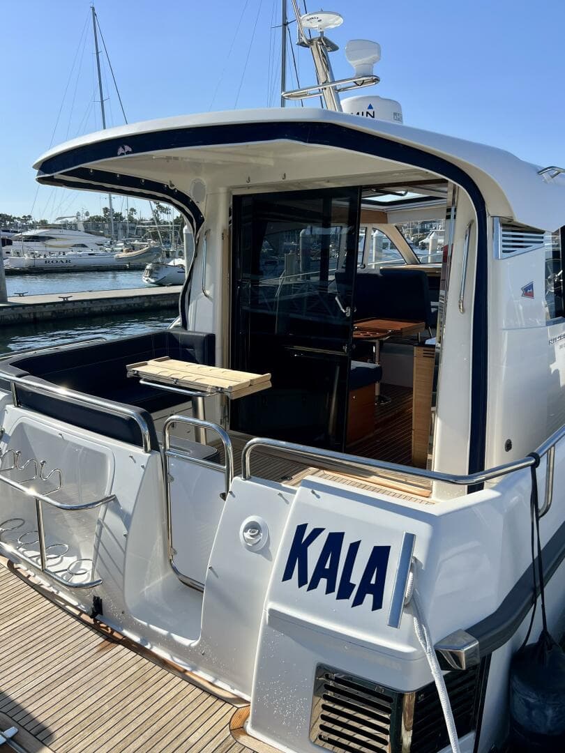 2018 Nimbus 365 Coupe — photo 17