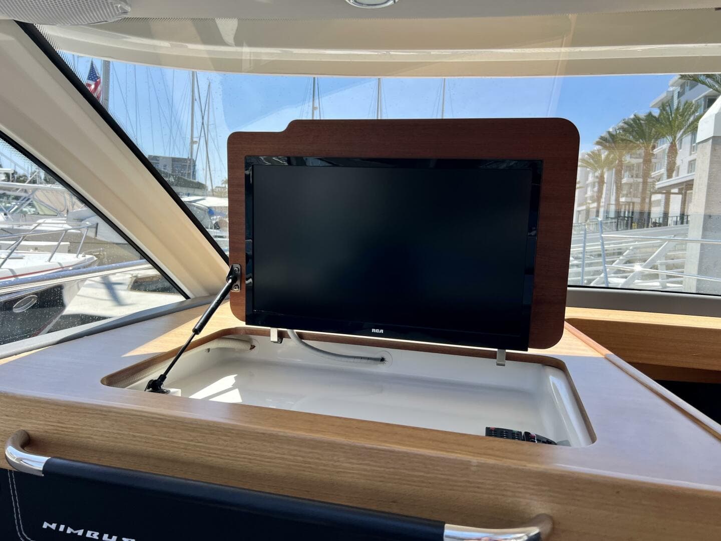 2018 Nimbus 365 Coupe — photo 54