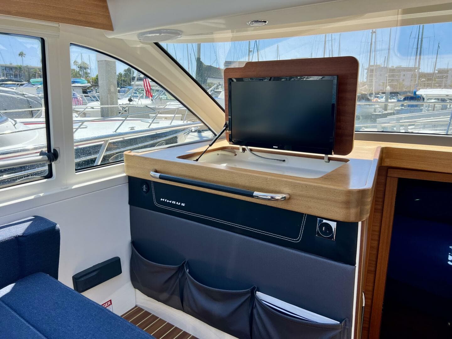 2018 Nimbus 365 Coupe — photo 53