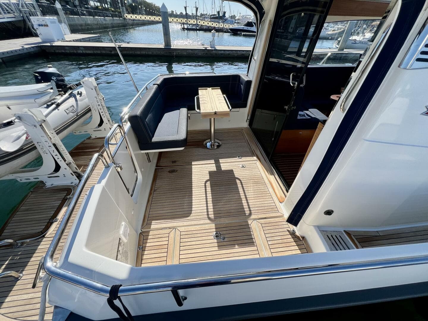 2018 Nimbus 365 Coupe — photo 18