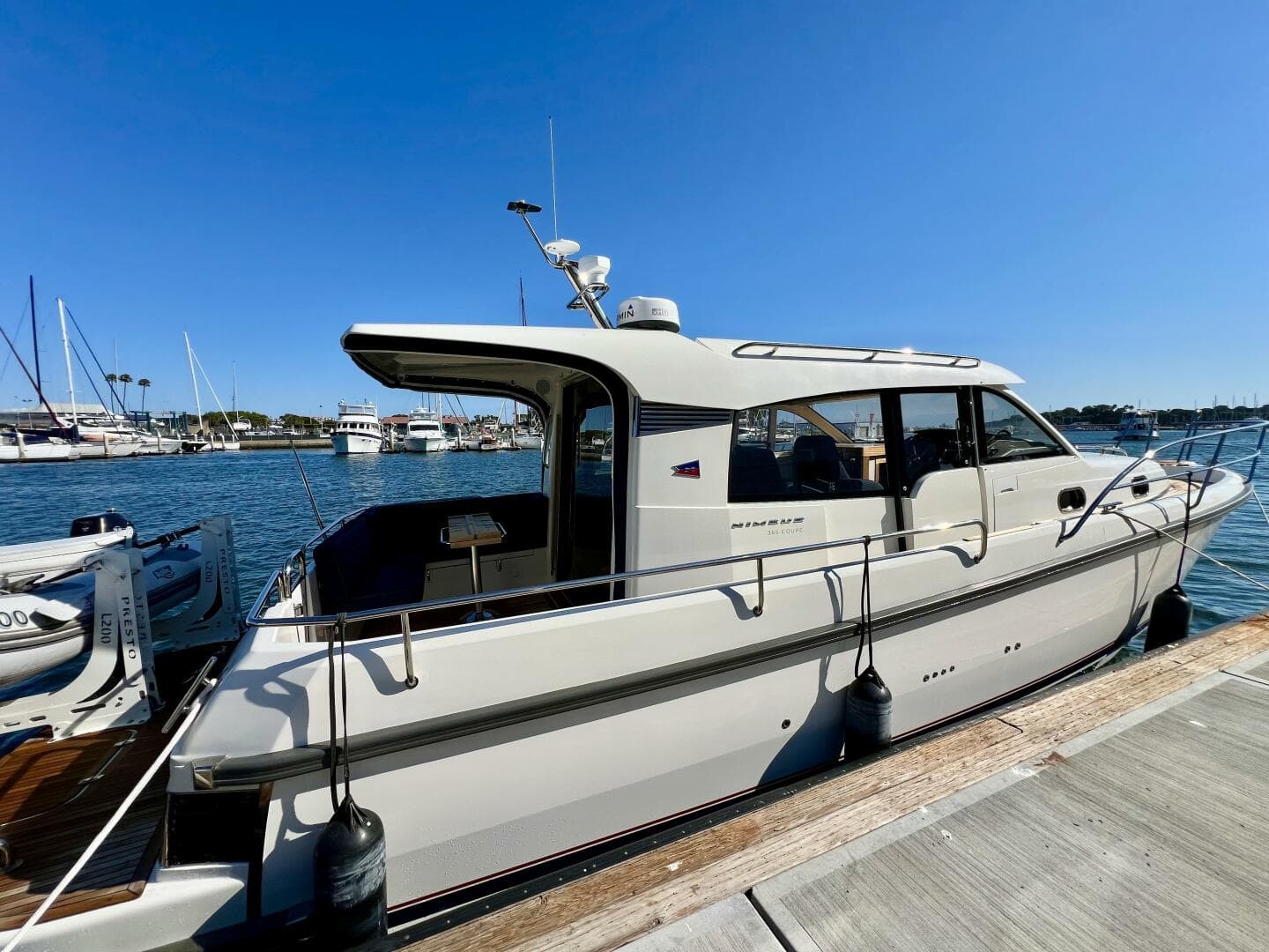 2018 Nimbus 365 Coupe — photo 11