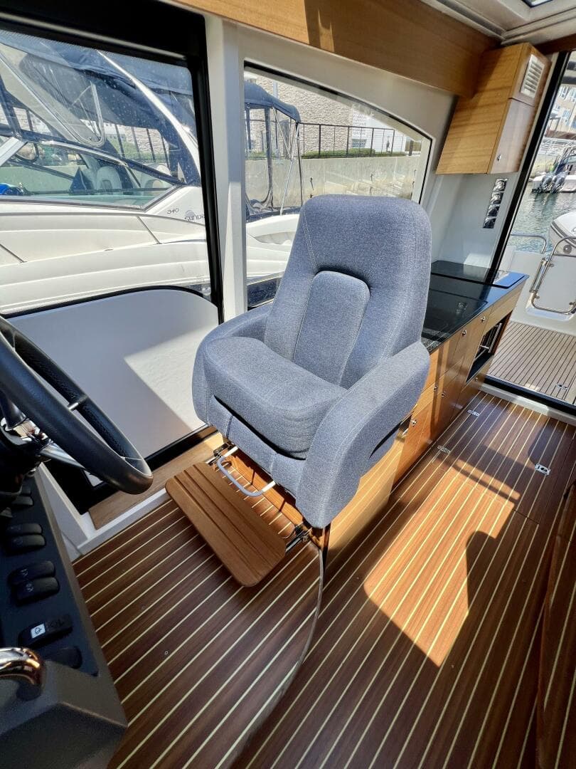 2018 Nimbus 365 Coupe — photo 46