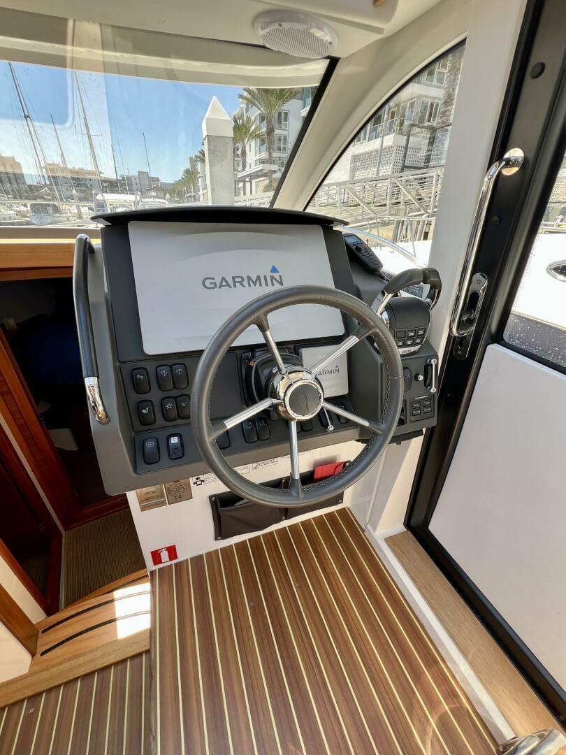 2018 Nimbus 365 Coupe — photo 47