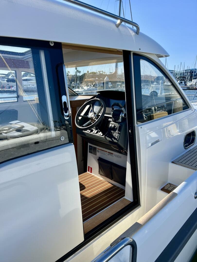 2018 Nimbus 365 Coupe — photo 10