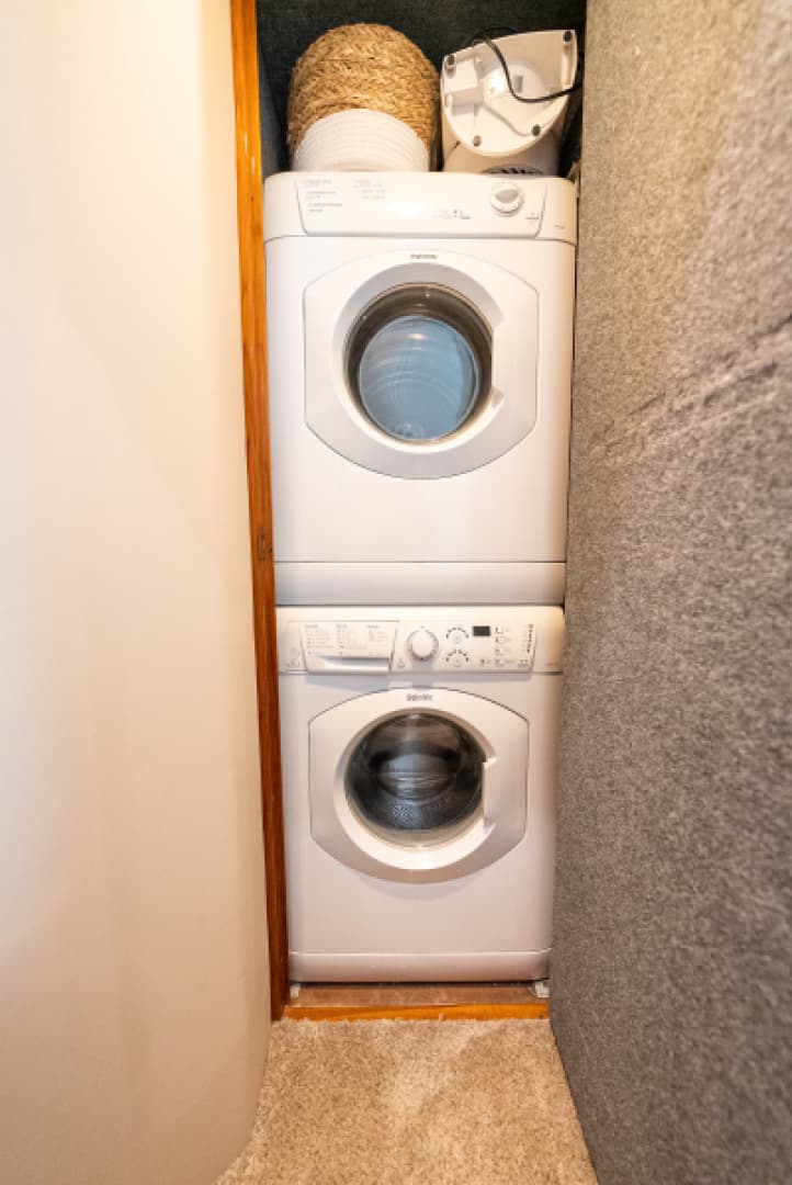 2003 Viking 45 Convertible — photo 34