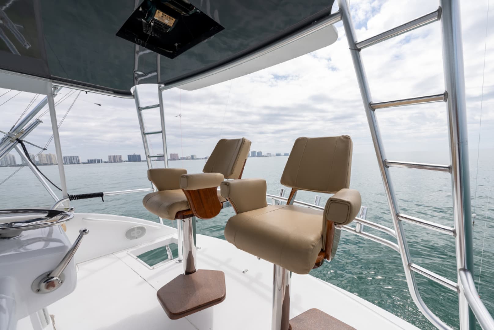 2003 Viking 45 Convertible — photo 17