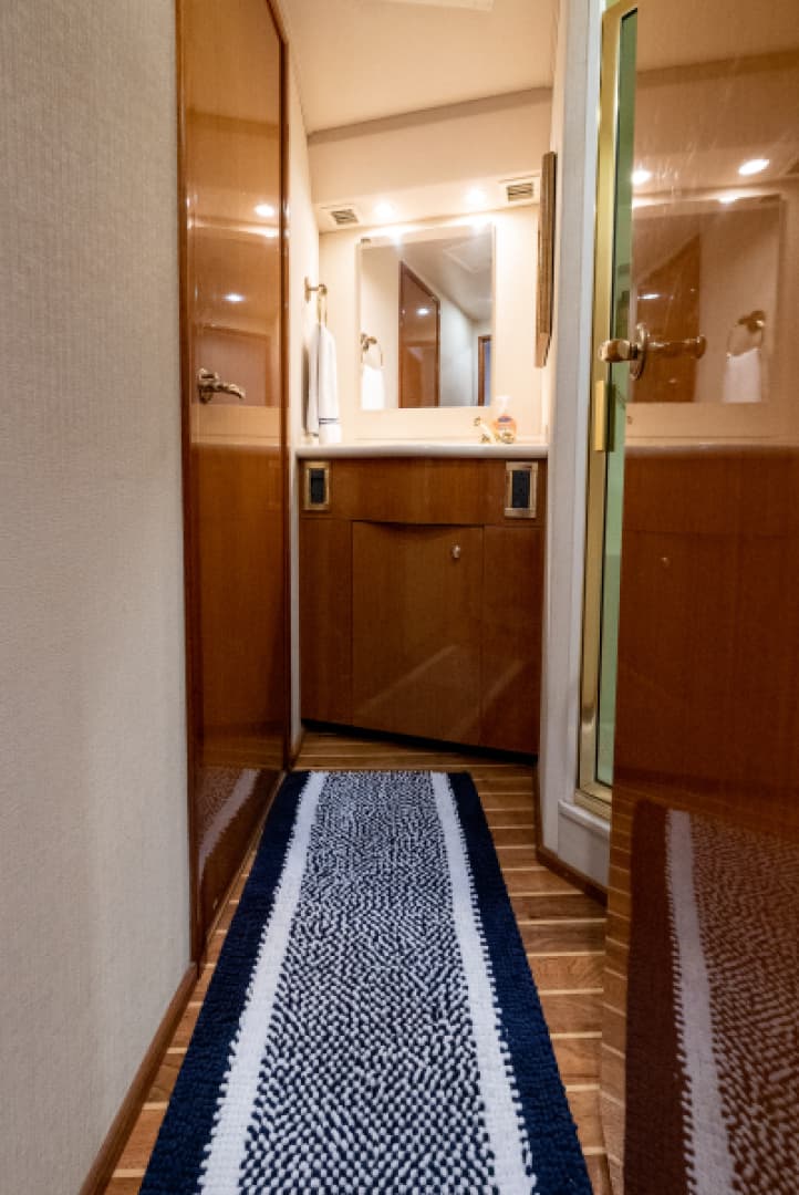 2003 Viking 45 Convertible — photo 33