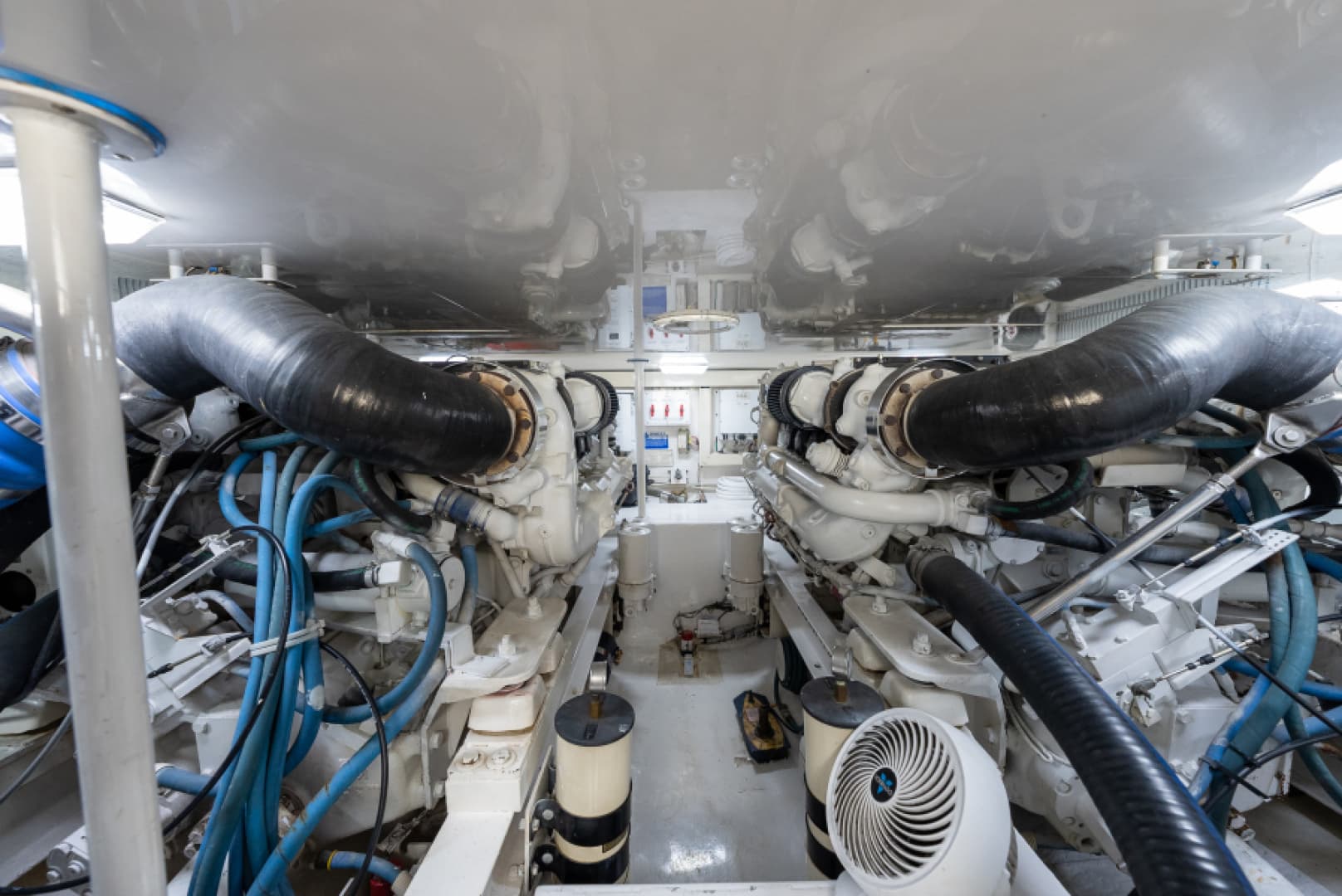 2003 Viking 45 Convertible — photo 35