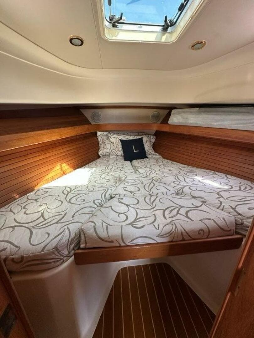 2002 Mainship Pilot 34 — photo 24