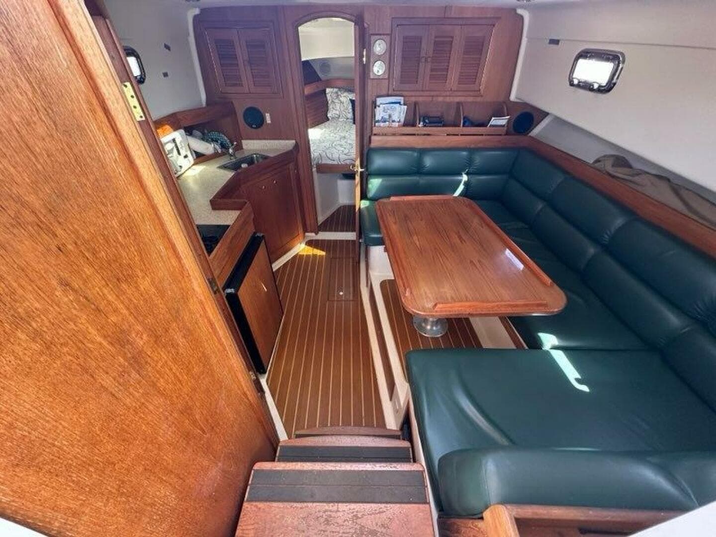 2002 Mainship Pilot 34 — photo 18