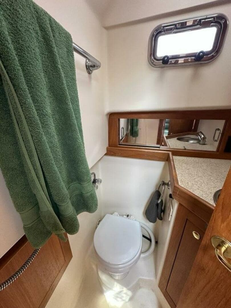 2002 Mainship Pilot 34 — photo 41