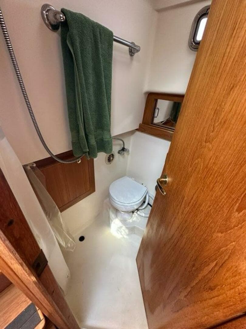 2002 Mainship Pilot 34 — photo 40