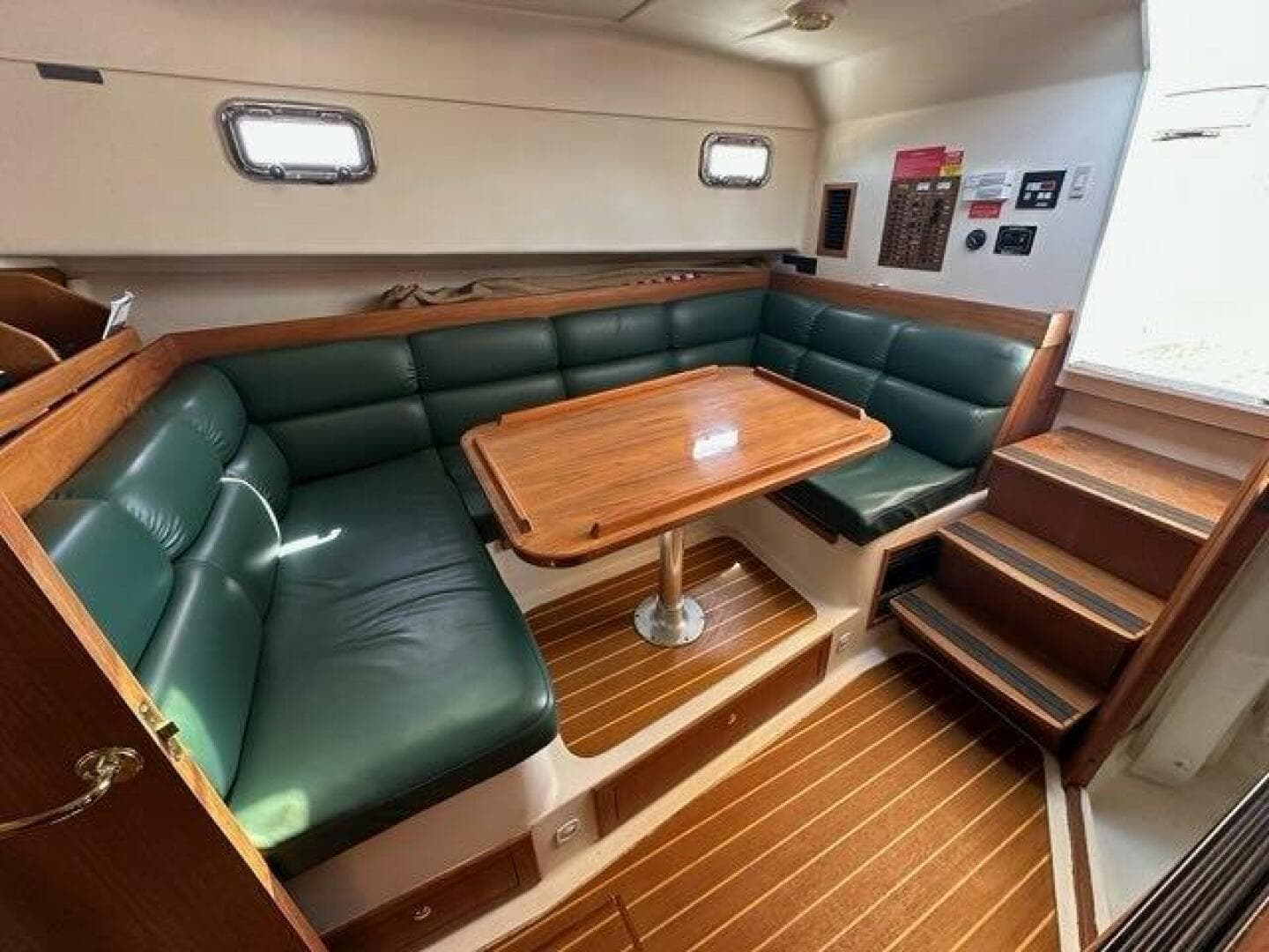 2002 Mainship Pilot 34 — photo 20