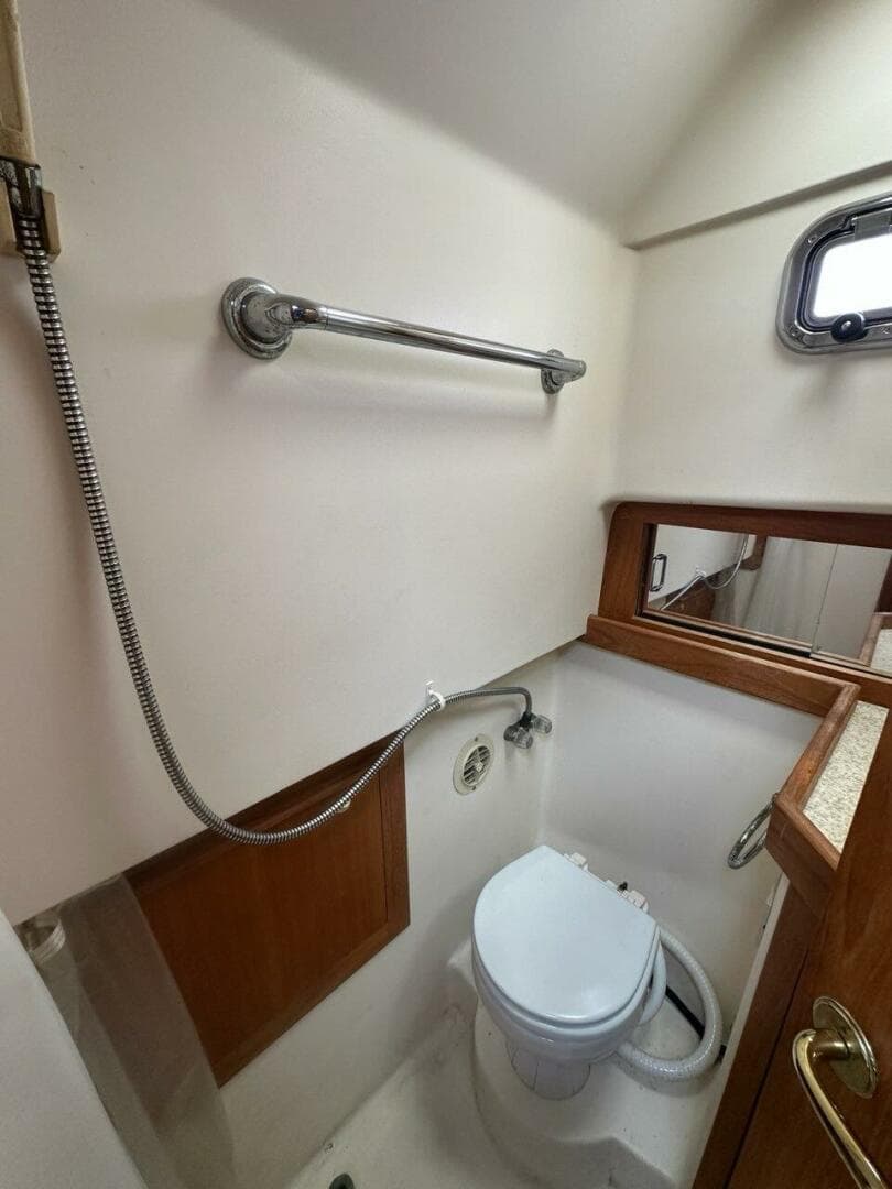 2002 Mainship Pilot 34 — photo 28