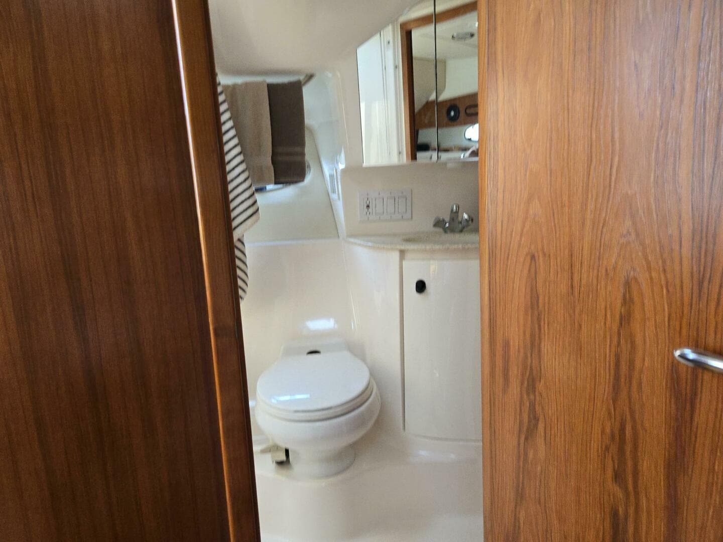 2001 Tiara Yachts 3800 Express — photo 32