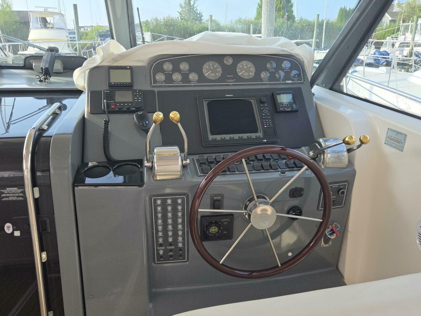 2001 Tiara Yachts 3800 Express — photo 3