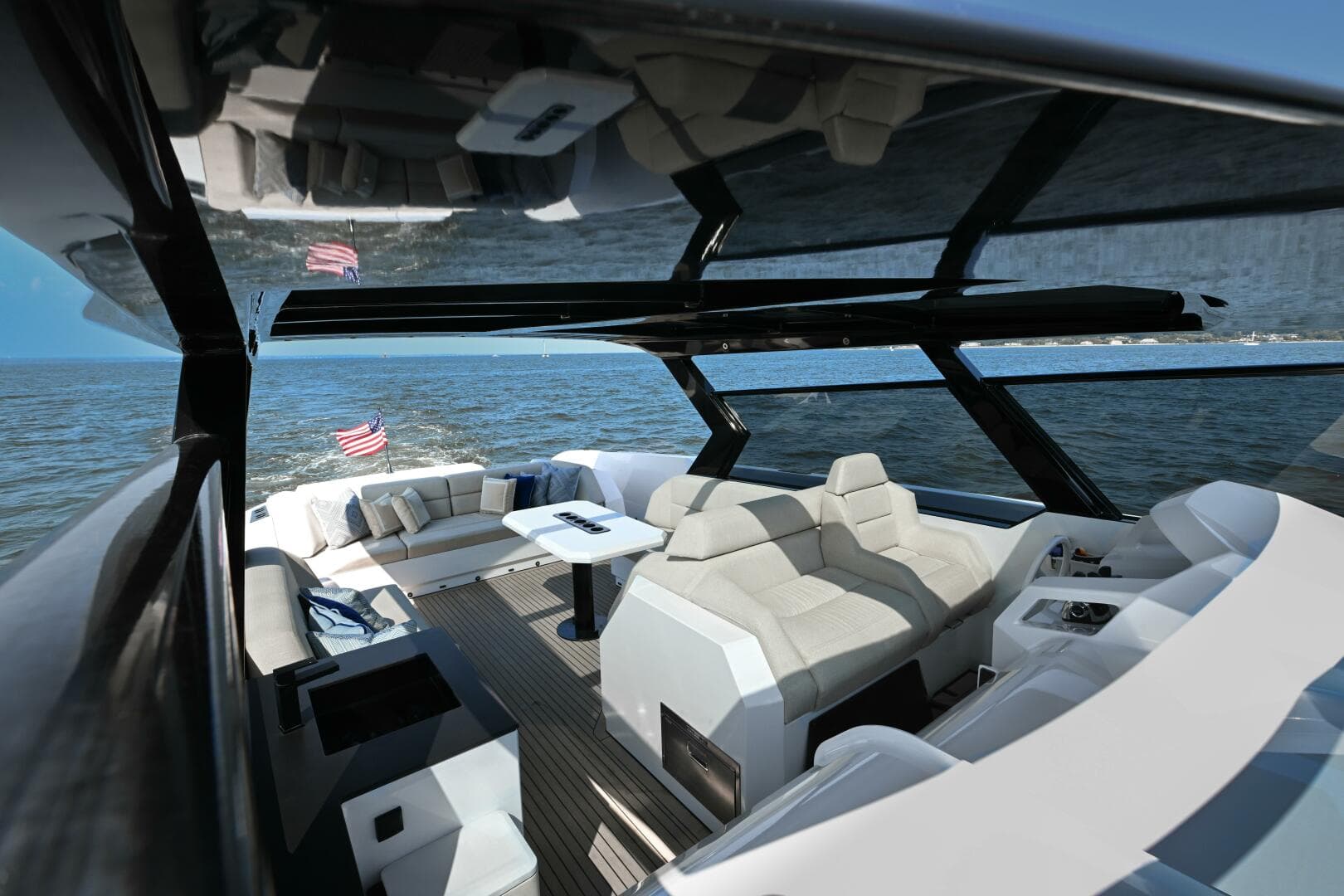 2022 Vanquish Yachts — photo 9