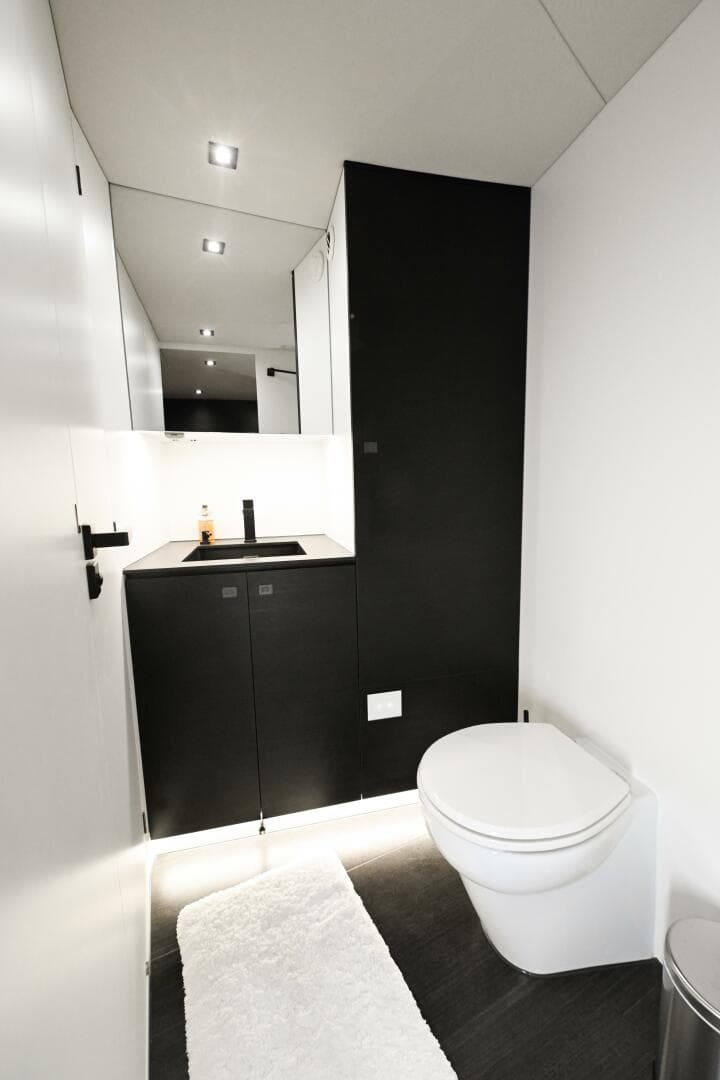 2022 Vanquish Yachts — photo 18