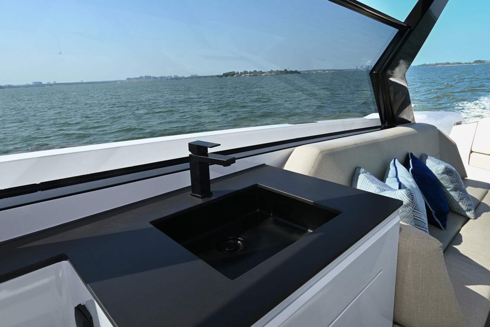 2022 Vanquish Yachts — photo 27