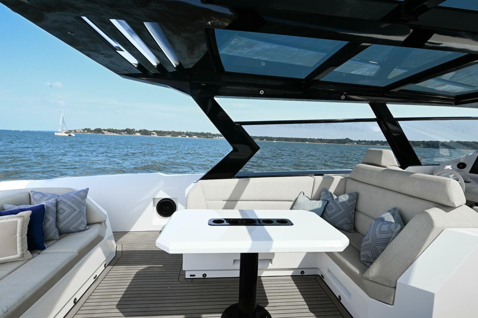 2022 Vanquish Yachts — photo 8