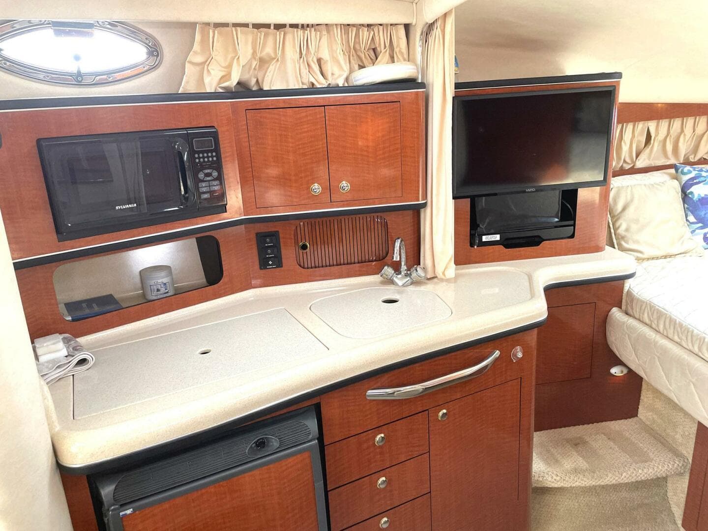 2003 Sea Ray 300 Sundancer — photo 27