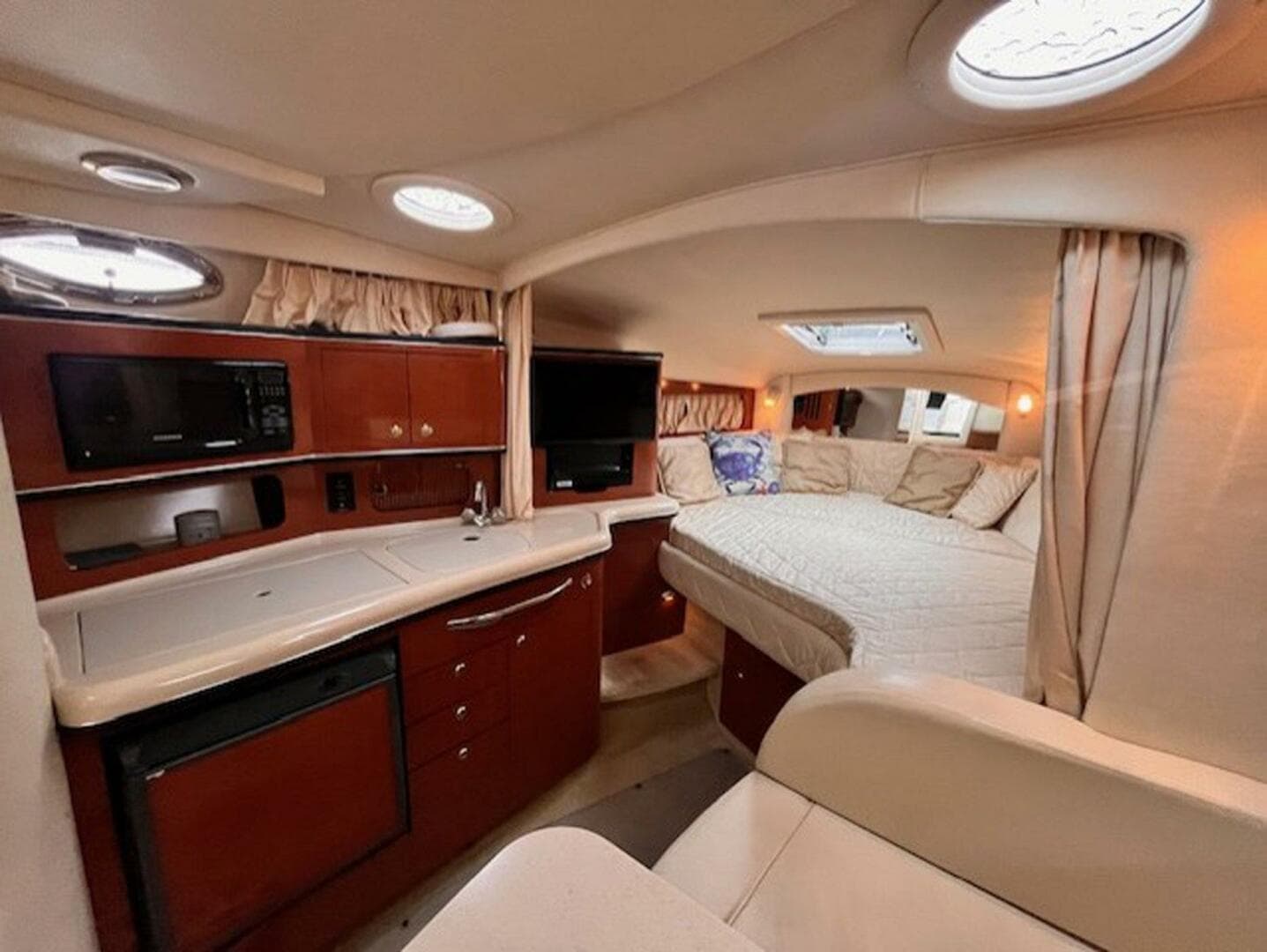 2003 Sea Ray 300 Sundancer — photo 22