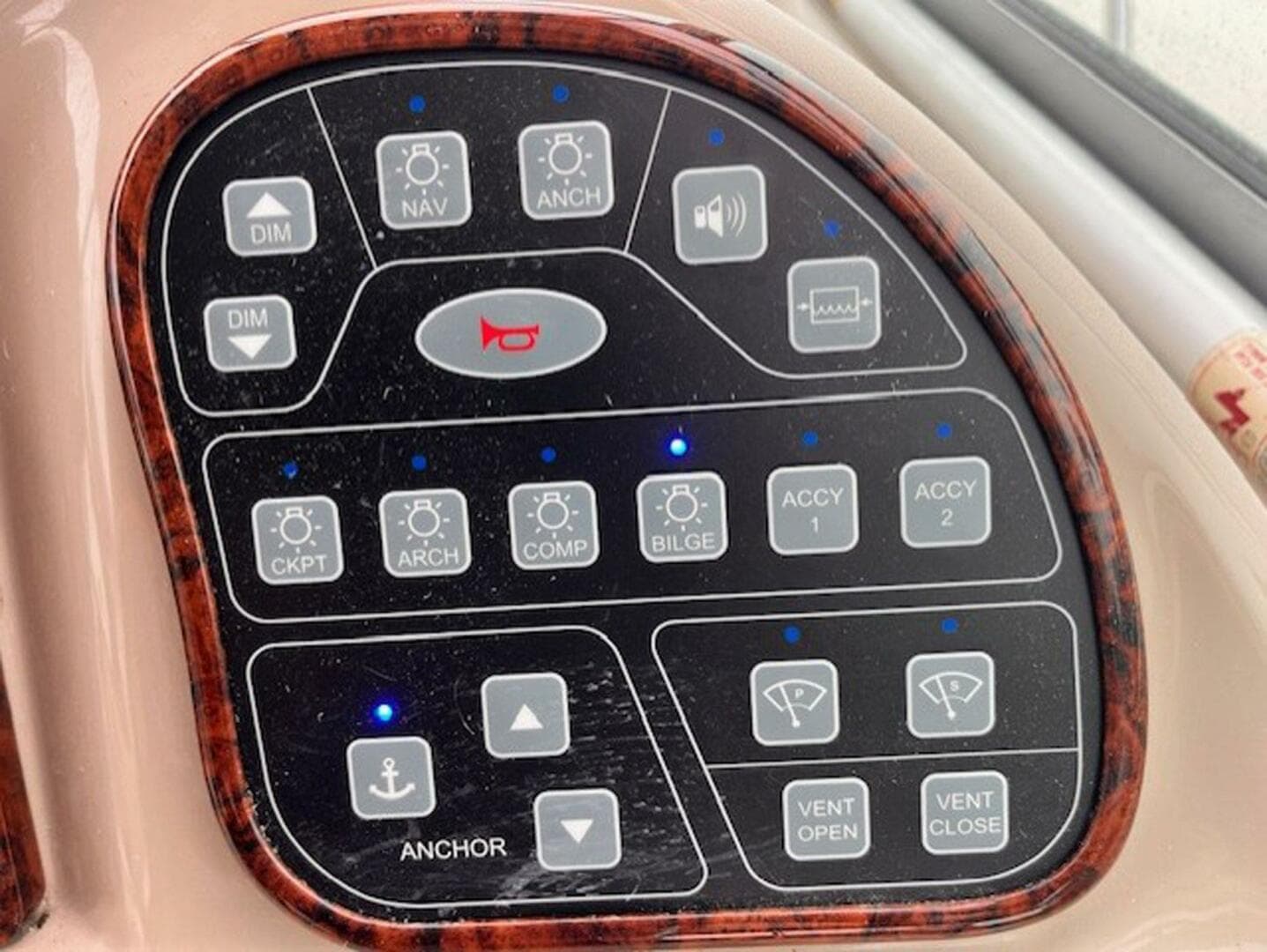 2003 Sea Ray 300 Sundancer — photo 15