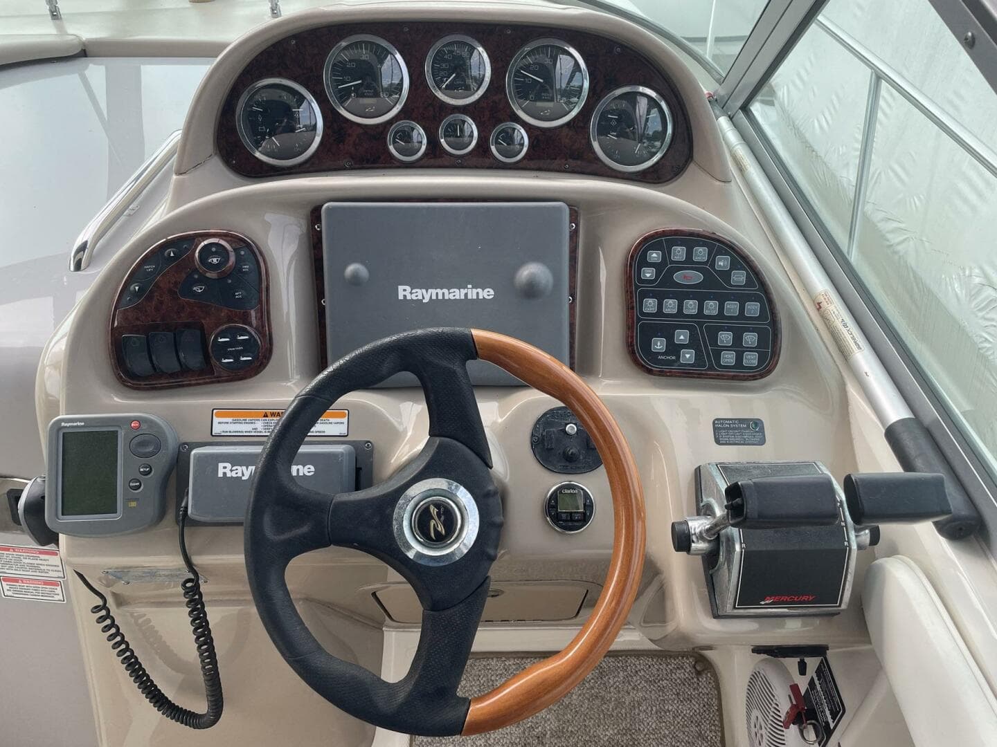 2003 Sea Ray 300 Sundancer — photo 13