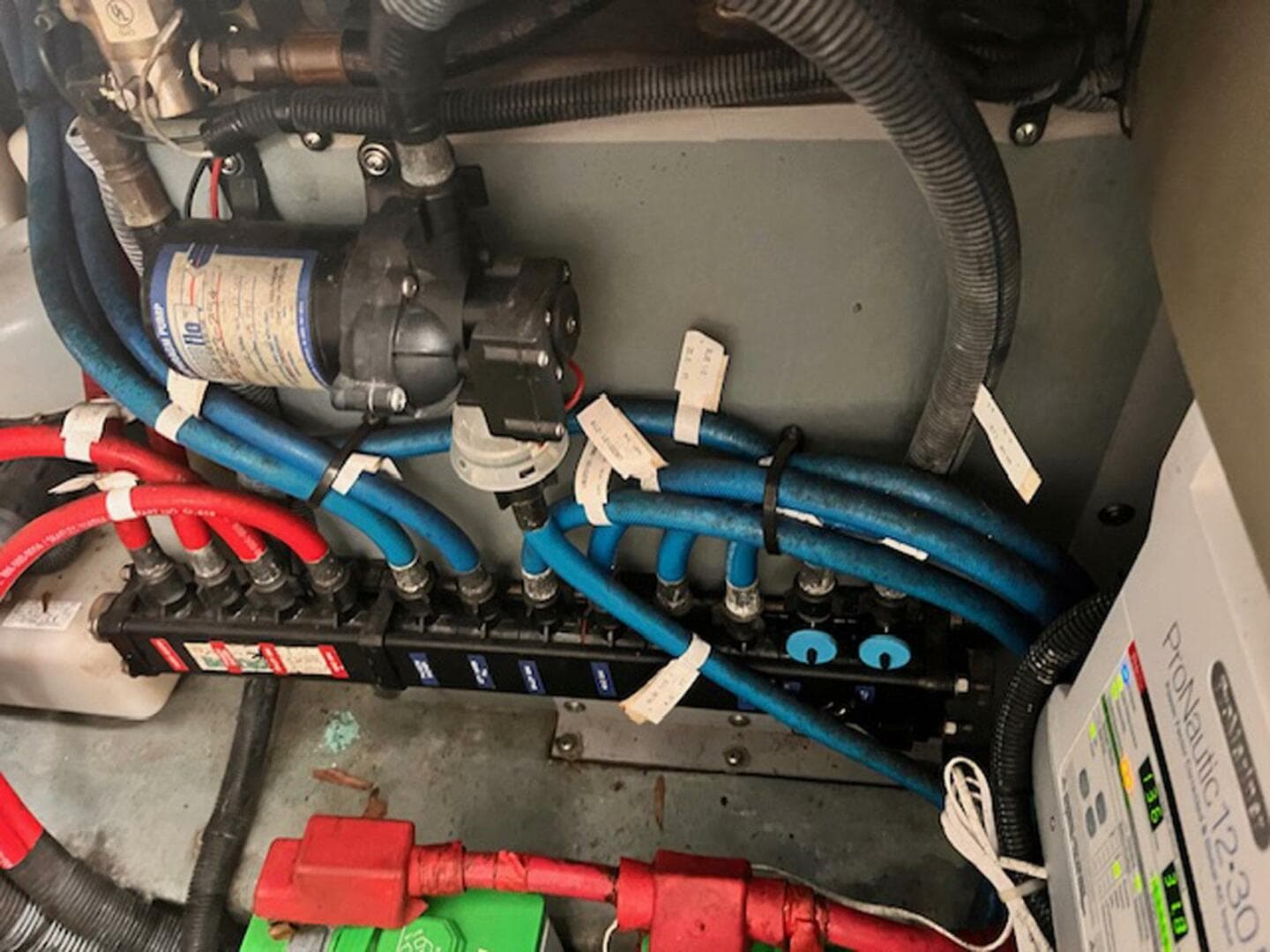 2003 Sea Ray 300 Sundancer — photo 33