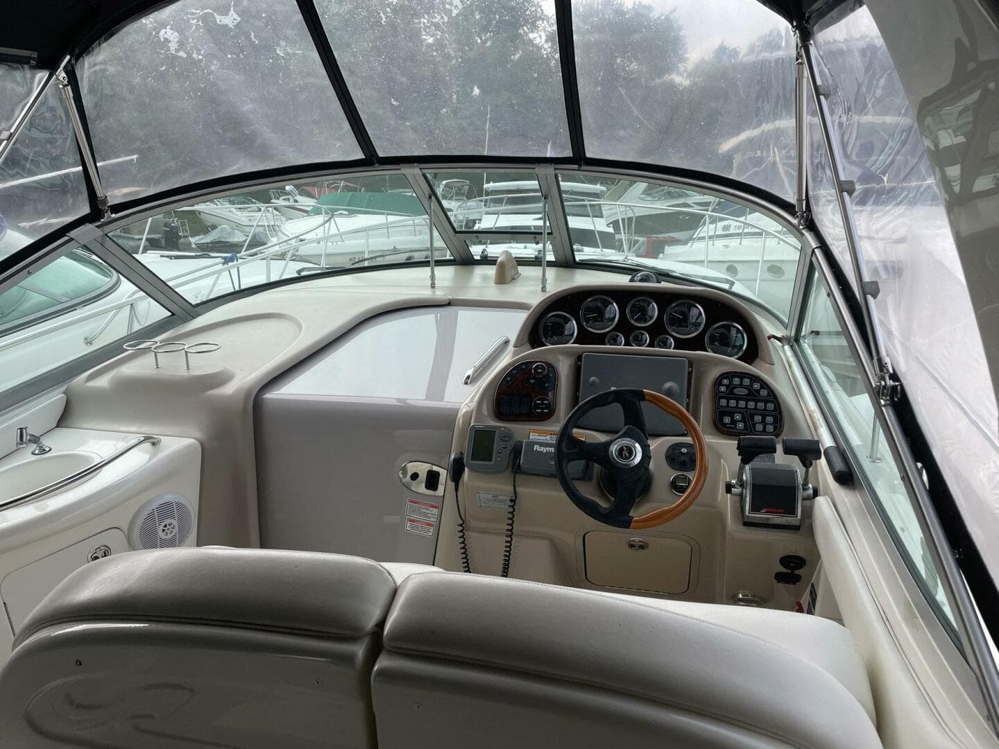 2003 Sea Ray 300 Sundancer — photo 12