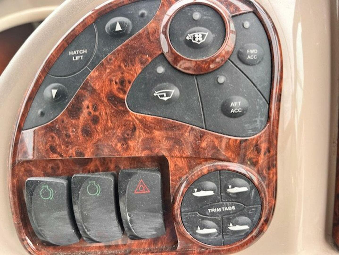 2003 Sea Ray 300 Sundancer — photo 14