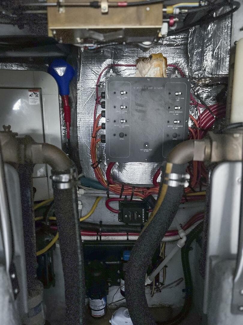 2002 Silverton 42 Convertible — photo 46