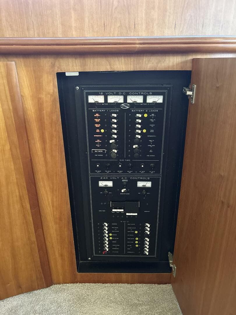 2002 Silverton 42 Convertible — photo 24