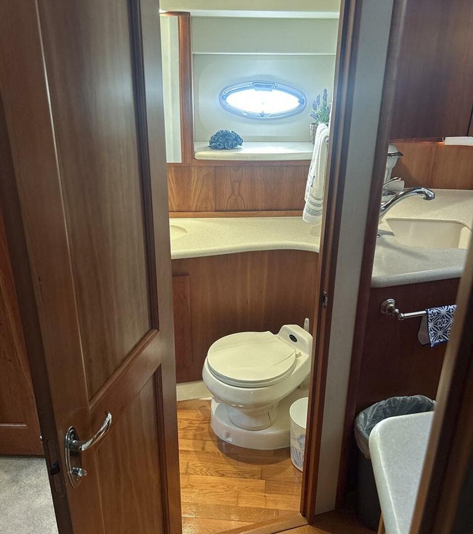 2002 Silverton 42 Convertible — photo 32