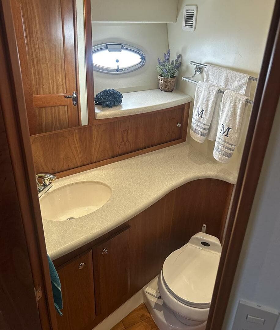 2002 Silverton 42 Convertible — photo 33