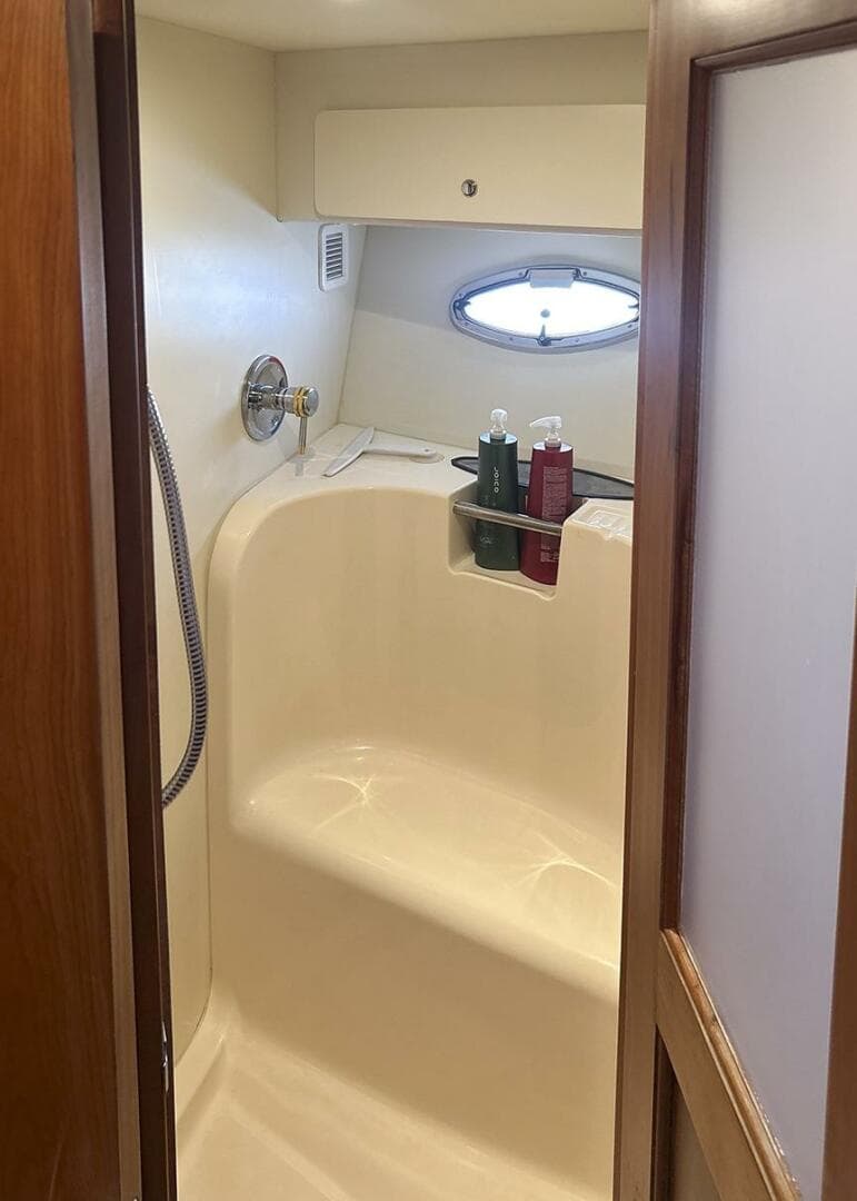 2002 Silverton 42 Convertible — photo 35