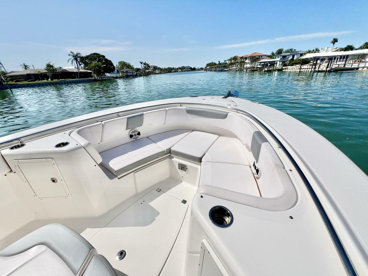 2020 Robalo R302 — photo 13