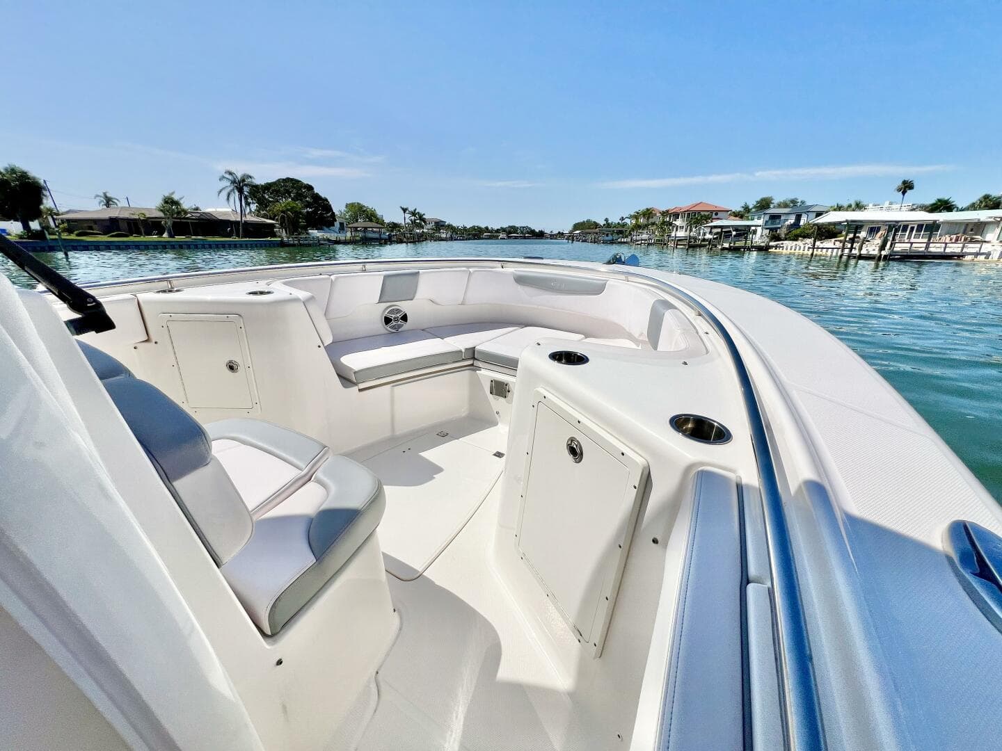 2020 Robalo R302 — photo 12