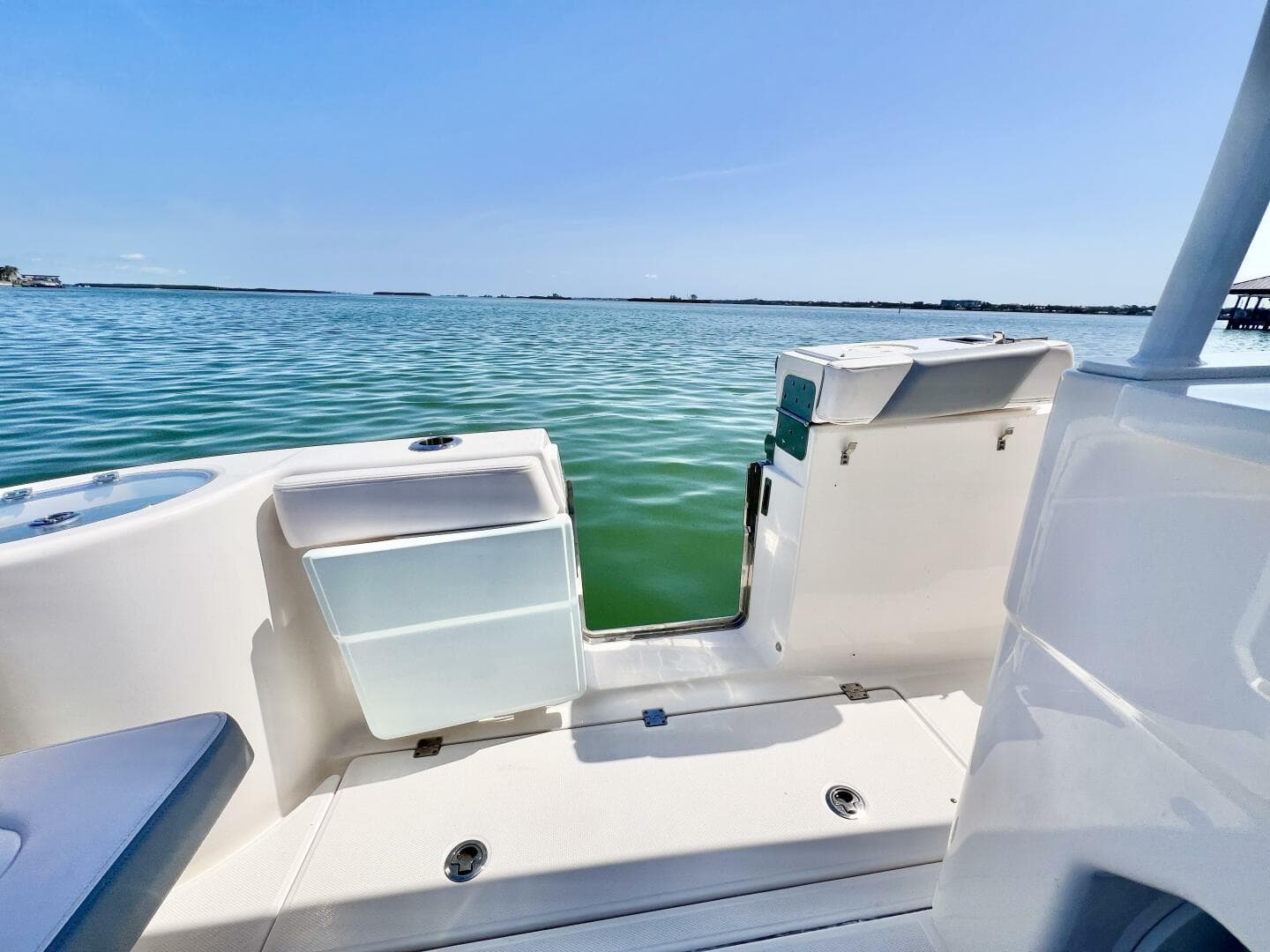 2020 Robalo R302 — photo 14
