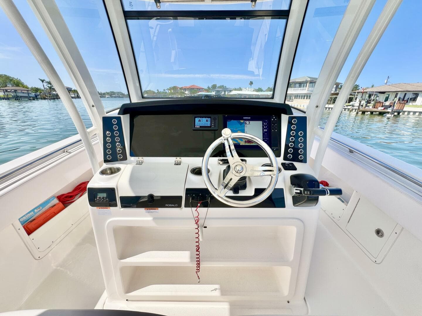 2020 Robalo R302 — photo 11