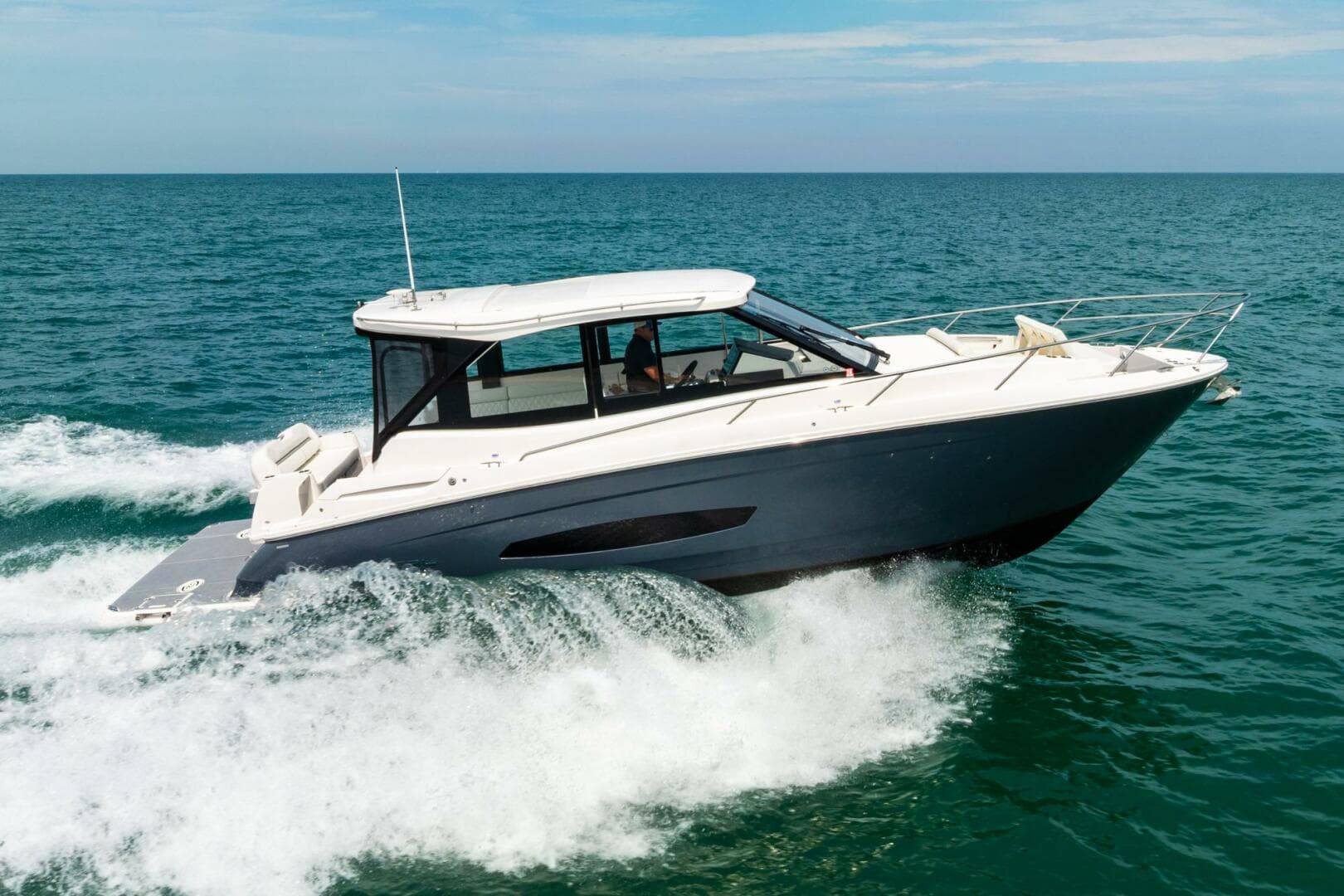 2022 Regal 36 Grande Coupe — photo 9